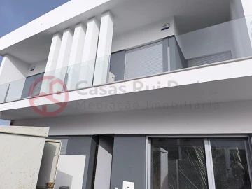 Moradia T4 para Venda em Fernao Ferro