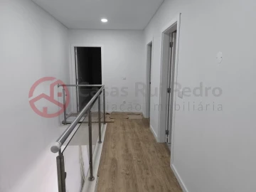 Moradia T4 para Venda em Fernao Ferro