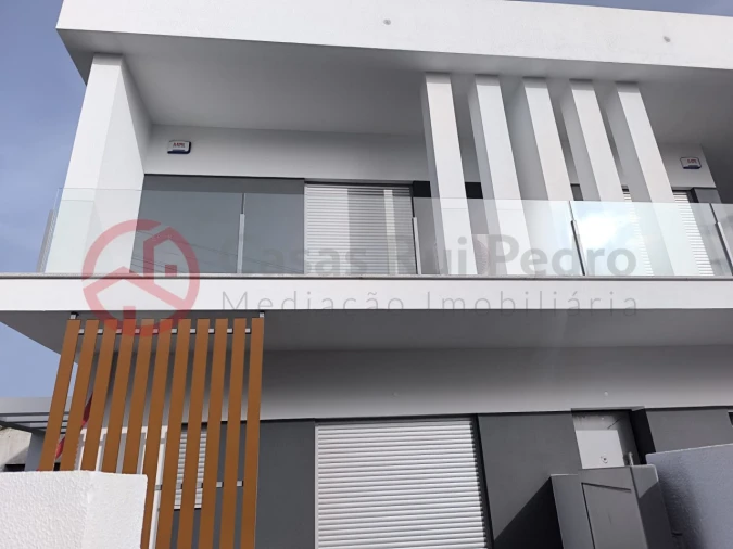 Moradia T4 para Venda em Fernao Ferro Foto 2