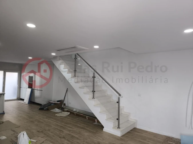 Moradia T4 para Venda em Fernao Ferro Foto 16