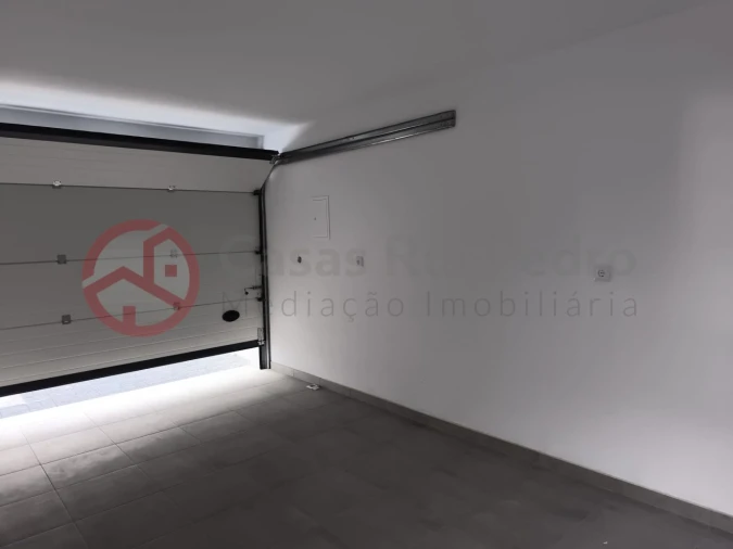 Moradia T4 para Venda em Fernao Ferro Foto 23