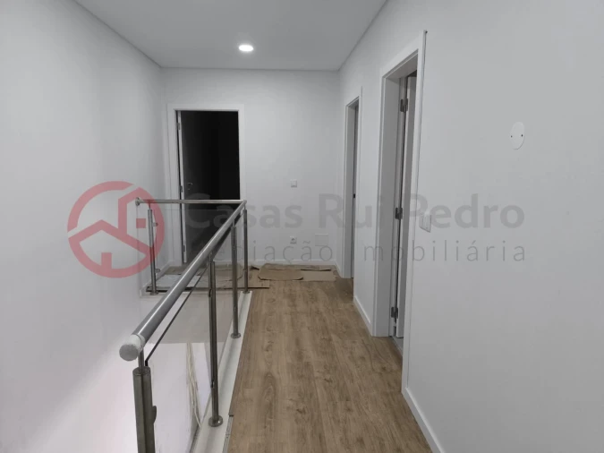 Moradia T4 para Venda em Fernao Ferro Foto 28