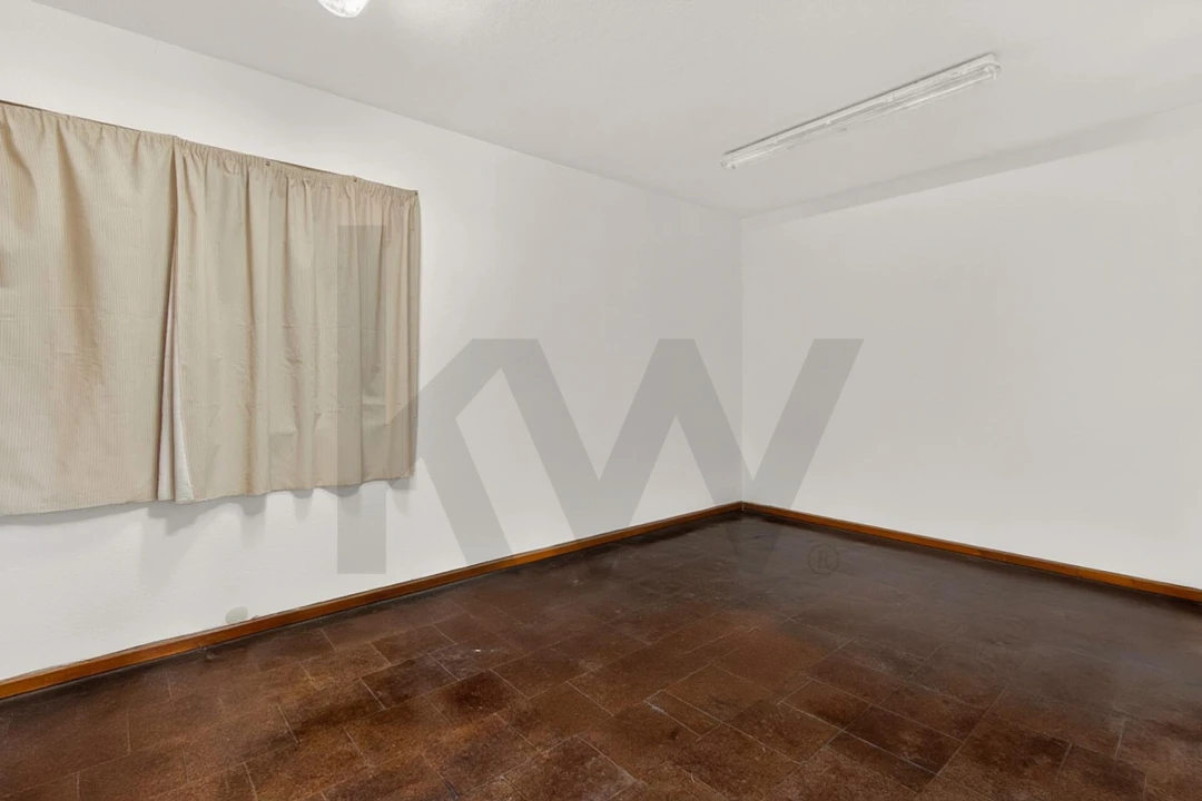 Armazém para Venda em São João da Madeira Foto 24