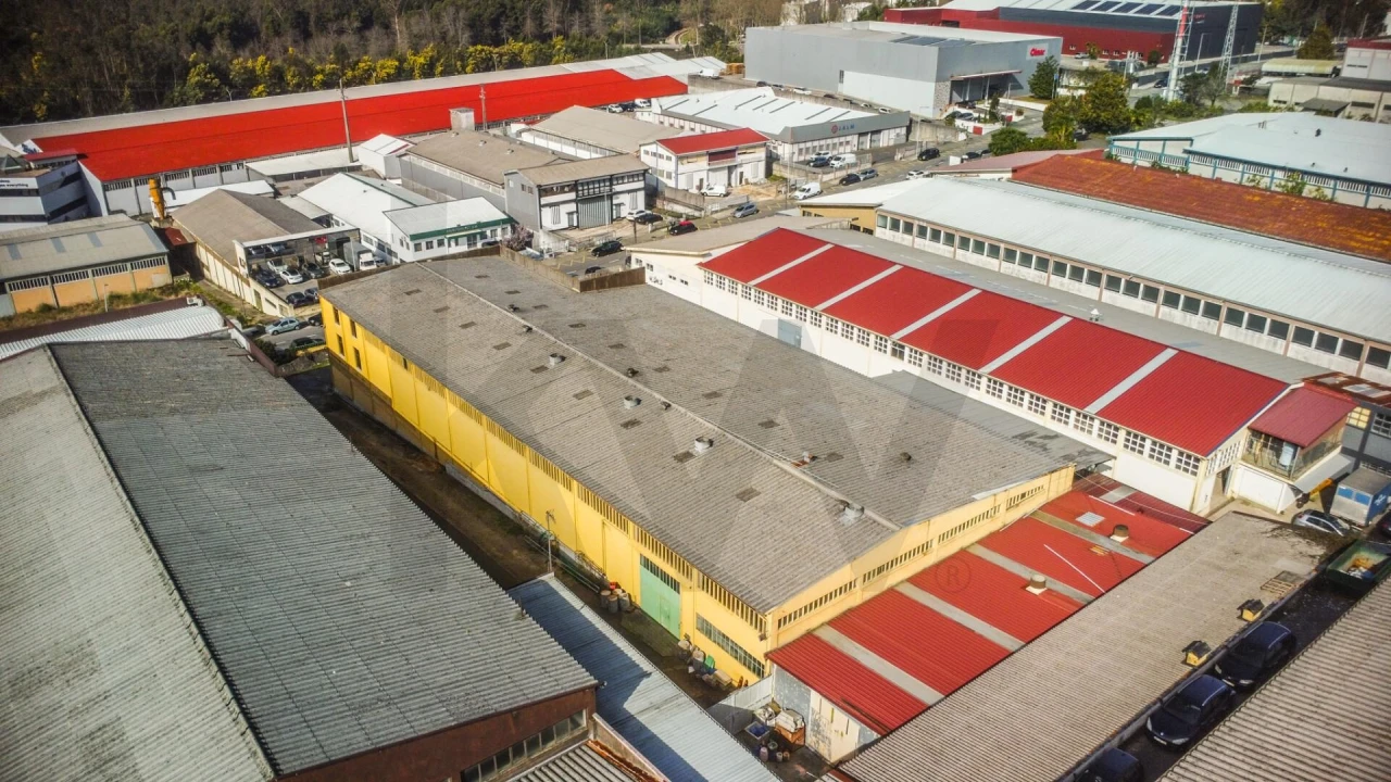 Armazém para Venda em São João da Madeira Foto 5