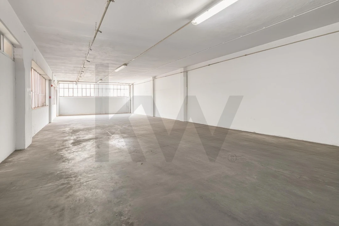 Armazém para Venda em São João da Madeira Foto 16