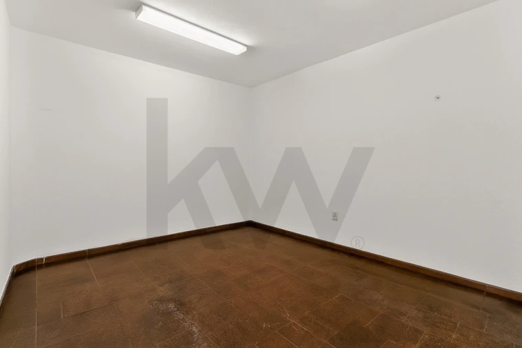 Armazém para Venda em São João da Madeira Foto 25