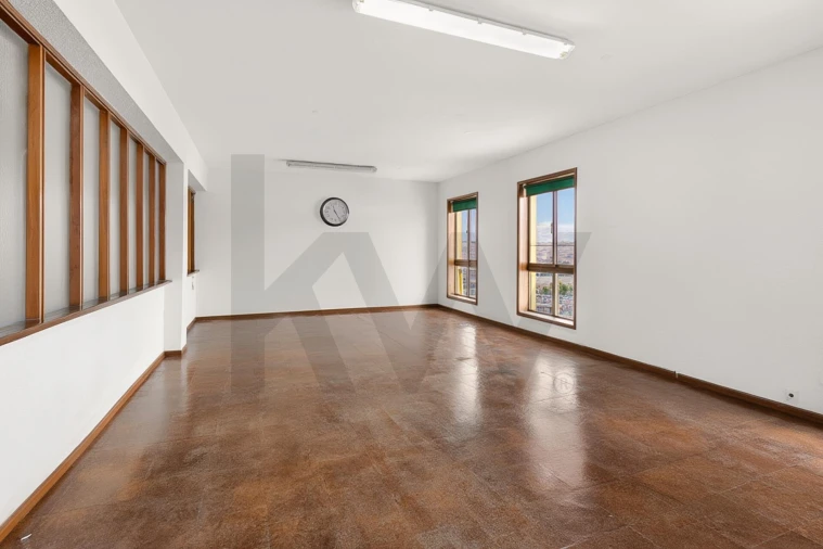 Armazém para Venda em São João da Madeira Foto 27