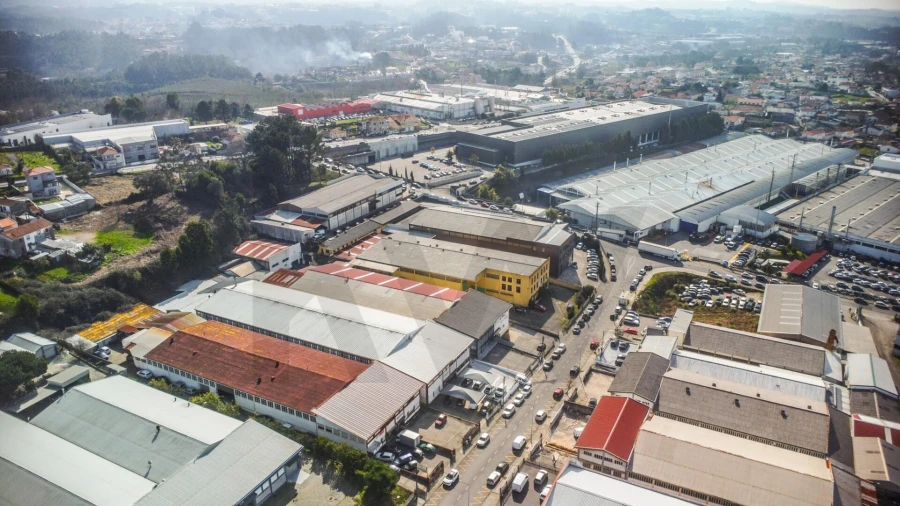 Armazém para Venda em São João da Madeira Foto 9