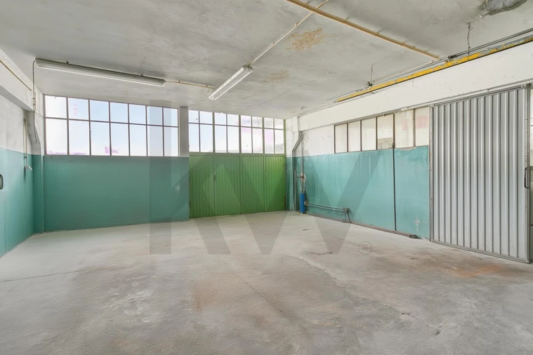 Armazém para Venda em São João da Madeira Foto 15