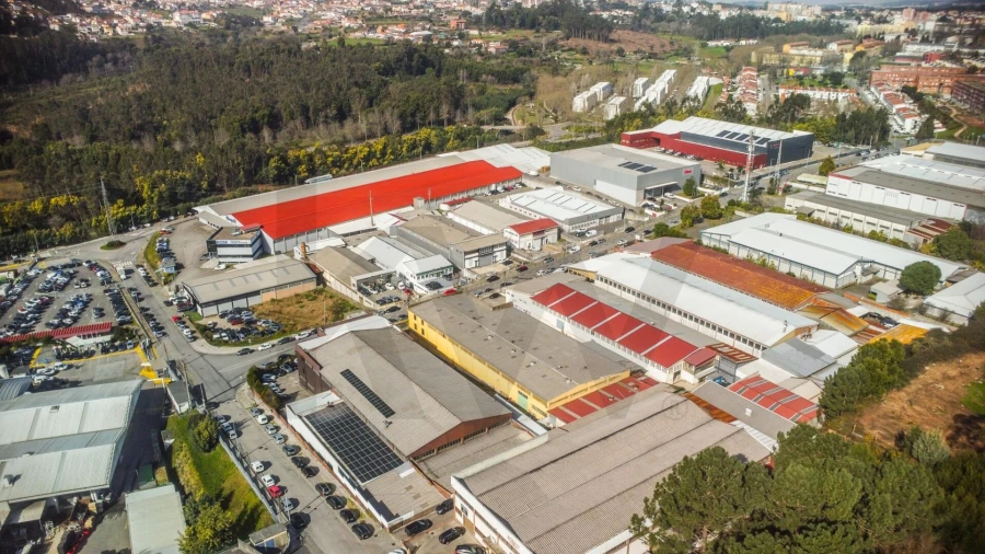 Armazém para Venda em São João da Madeira Foto 11