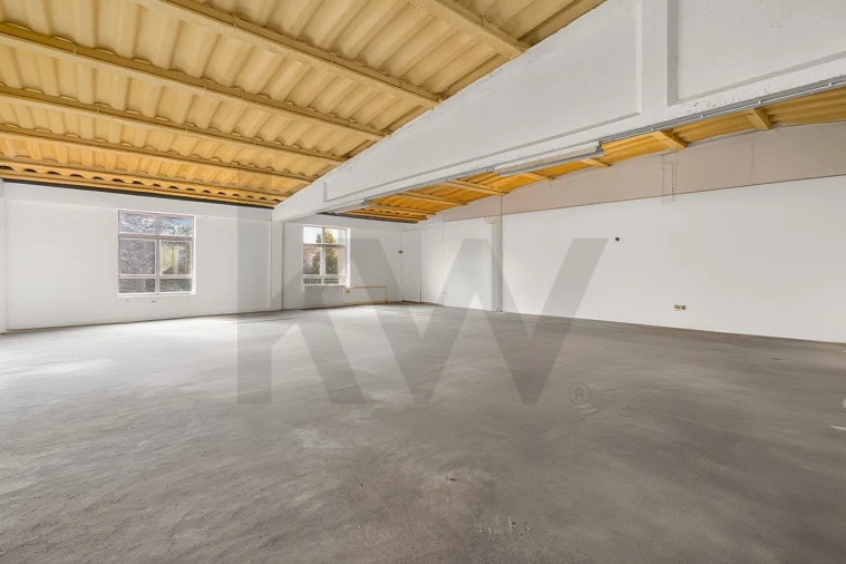 Armazém para Venda em São João da Madeira Foto 22