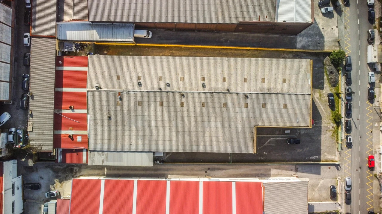 Armazém para Venda em São João da Madeira Foto 7