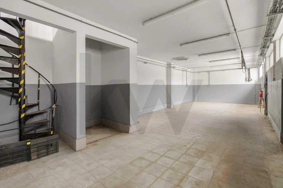 Armazém para Venda em São João da Madeira Foto 12