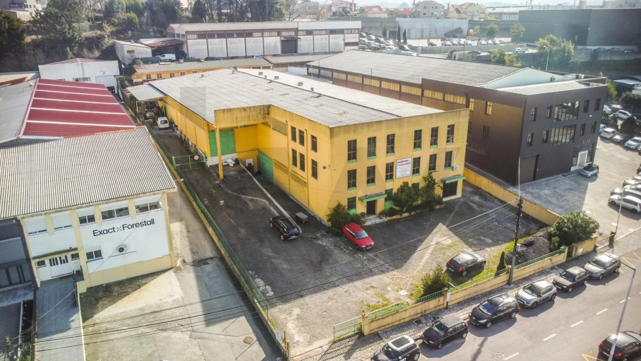 Armazém para Venda em São João da Madeira Foto 3