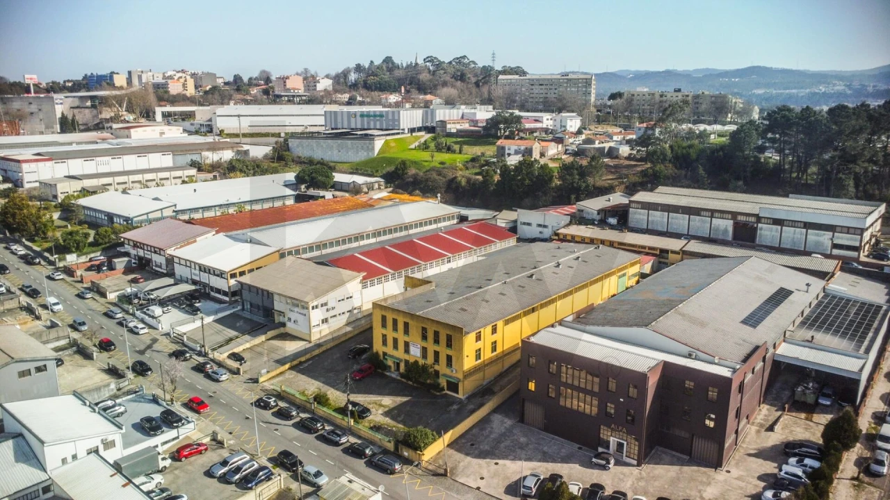 Armazém para Venda em São João da Madeira Foto 4
