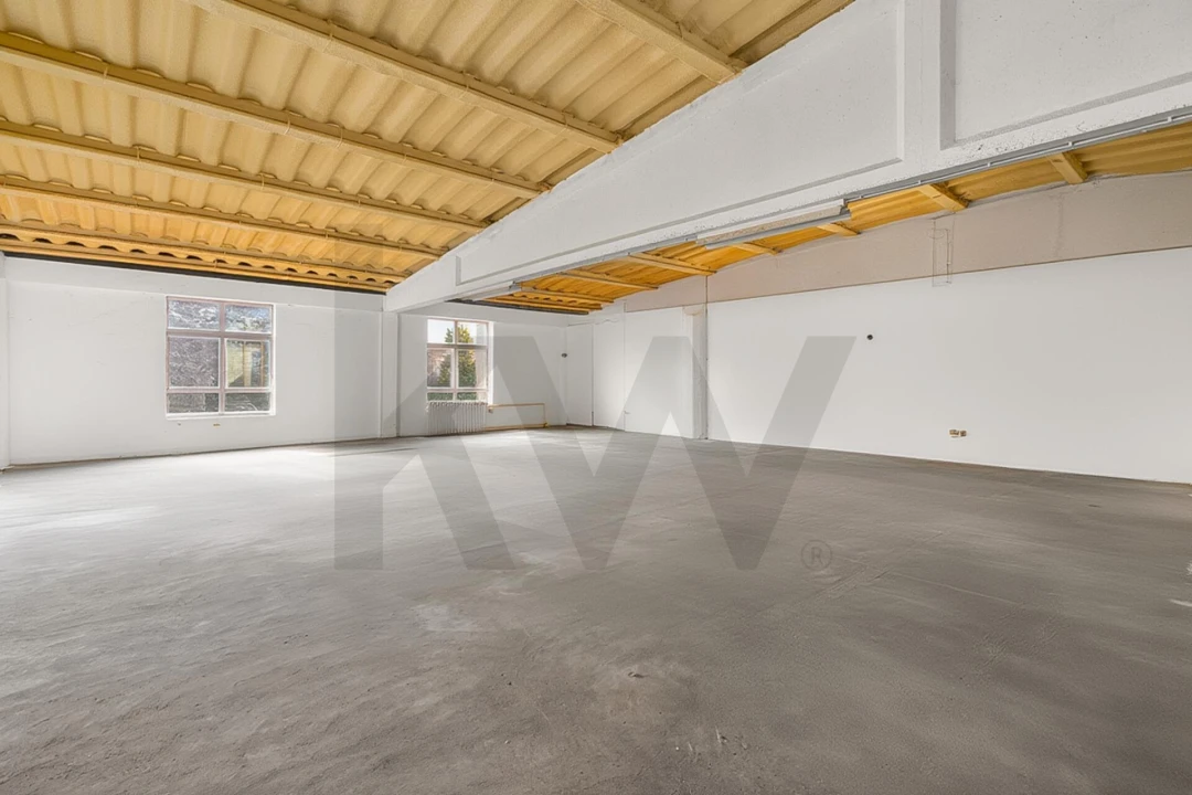 Armazém para Venda em São João da Madeira Foto 22