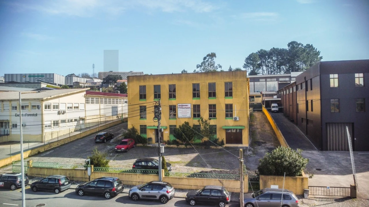 Armazém para Venda em São João da Madeira Foto 8