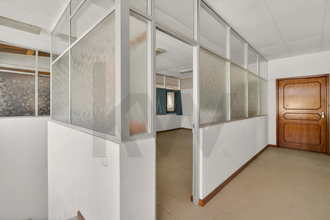 Armazém para Venda em São João da Madeira Foto 18