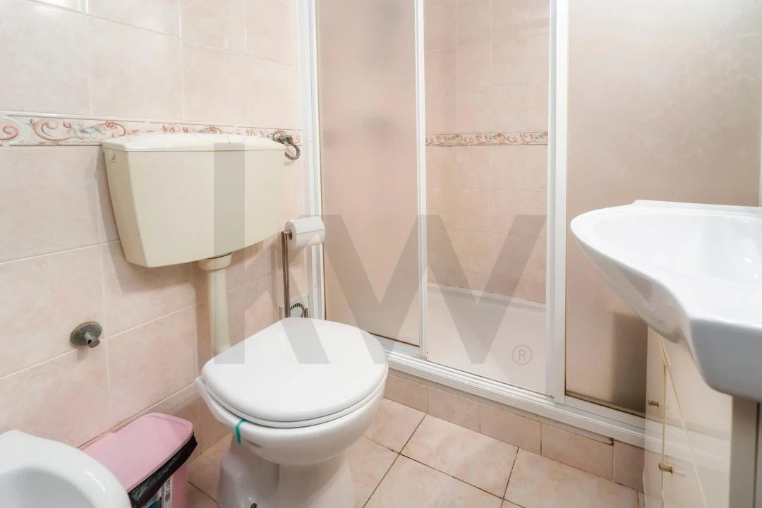 Apartamento T2 para Venda em Olhão Foto 12