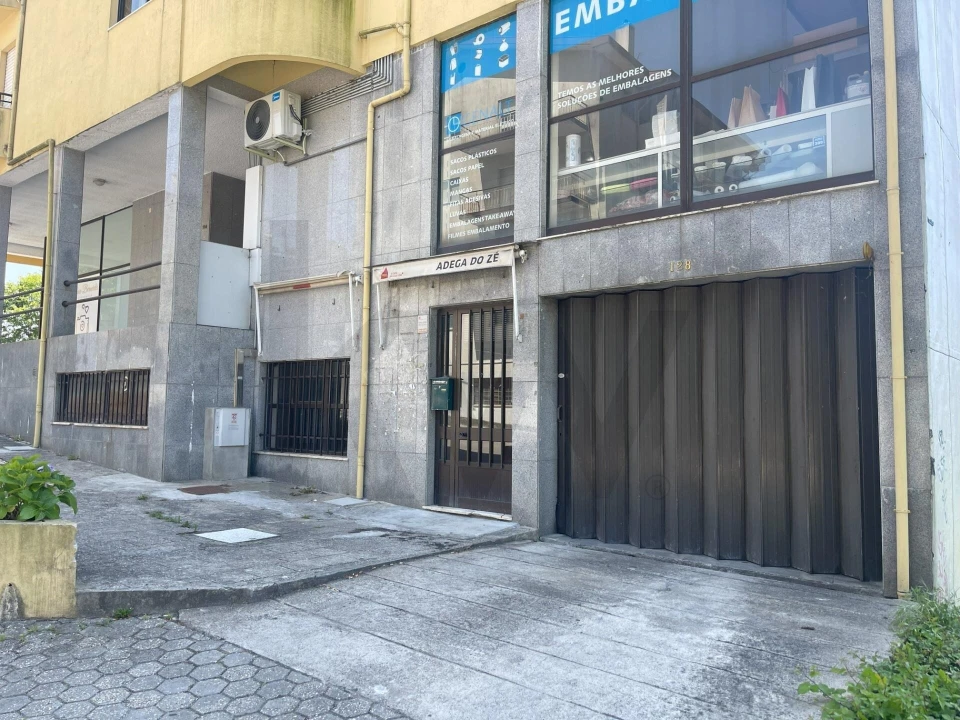 Loja para Venda em Arrifana Foto 1