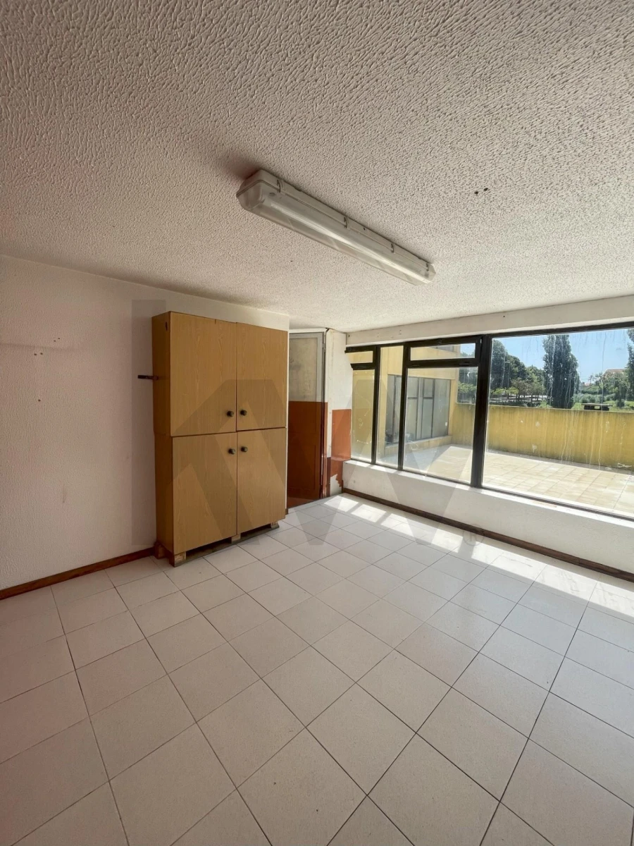 Loja para Venda em Arrifana Foto 6