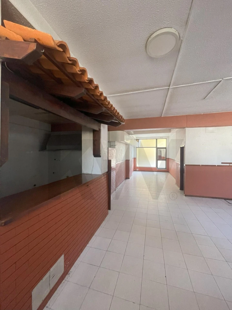 Loja para Venda em Arrifana Foto 9