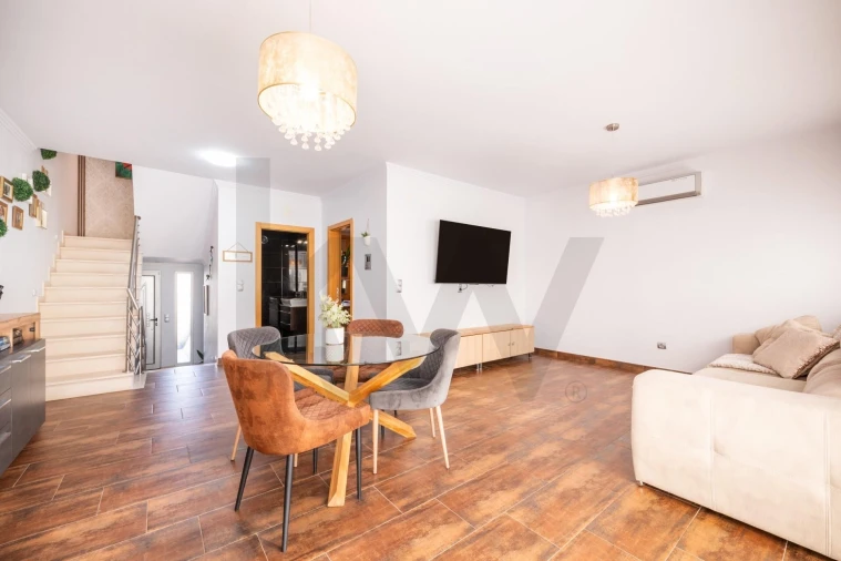 Moradia T4 para Venda em Sé Nova, Santa Cruz, Almedina e São Bartolomeu Foto 2