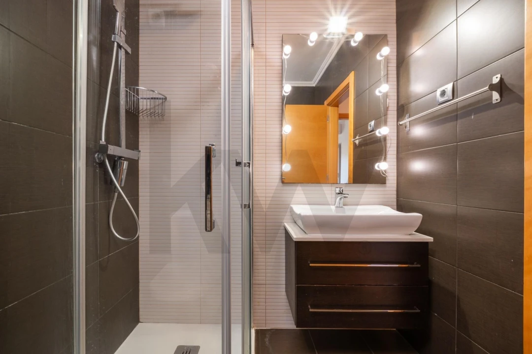 Moradia T4 para Venda em Sé Nova, Santa Cruz, Almedina e São Bartolomeu Foto 16