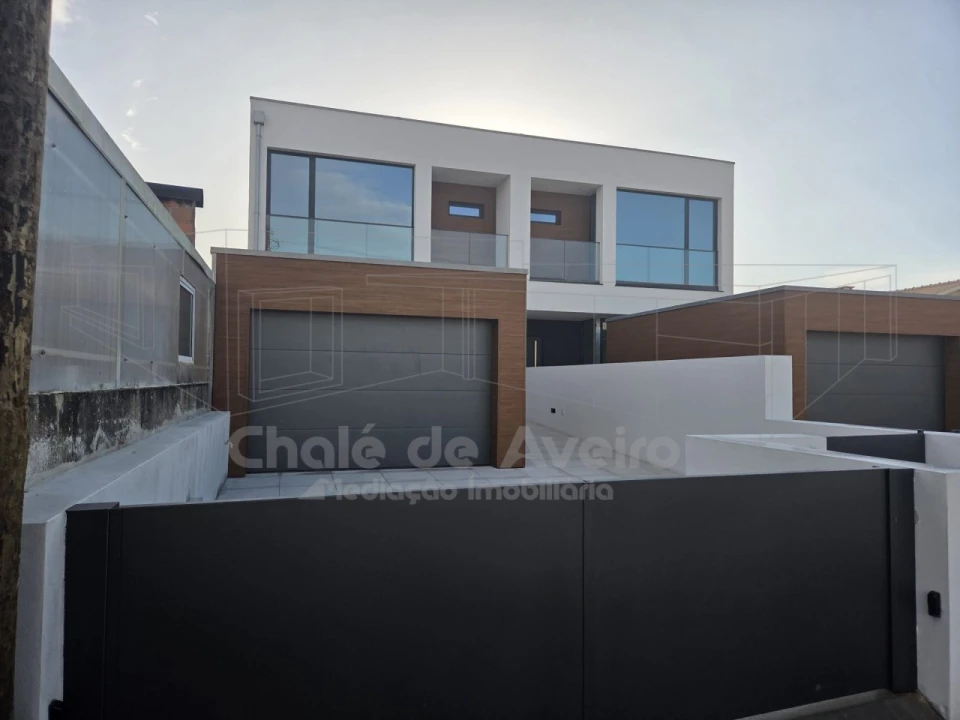 Moradia T3 para Venda em Aradas Foto 1