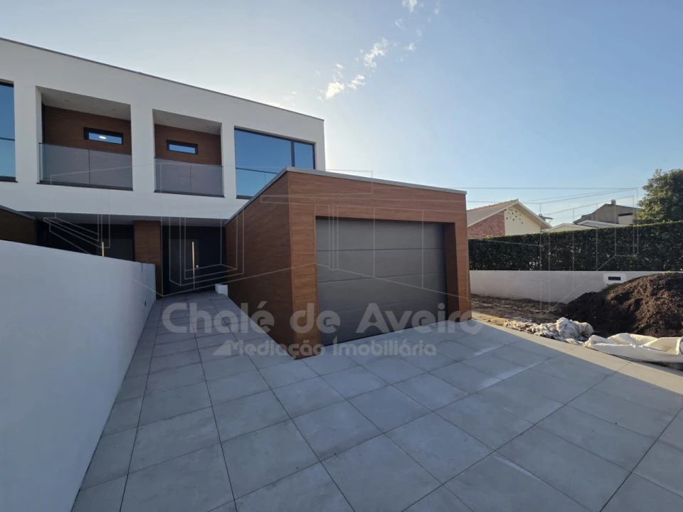 Moradia T3 para Venda em Aradas Foto 2