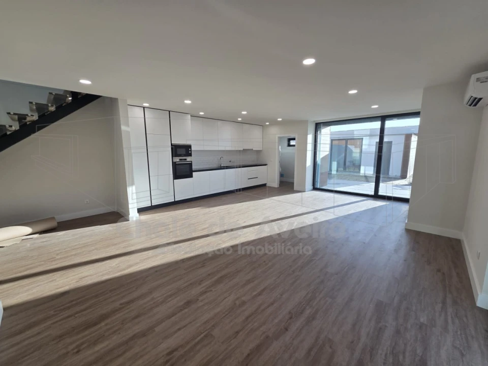 Moradia T3 para Venda em Aradas Foto 7