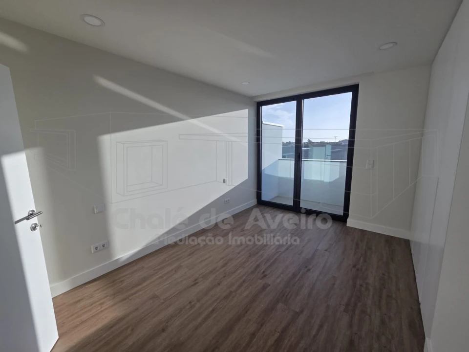 Moradia T3 para Venda em Aradas Foto 29