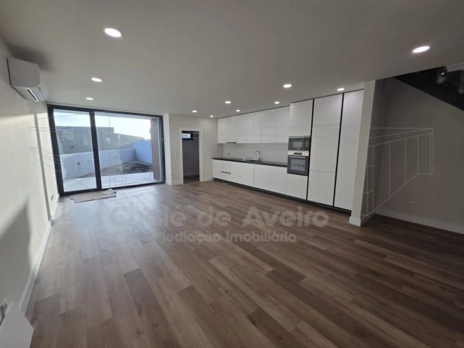 Moradia T3 para Venda em Aradas Foto 8