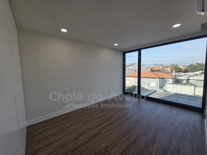 Moradia T3 para Venda em Aradas Foto 24