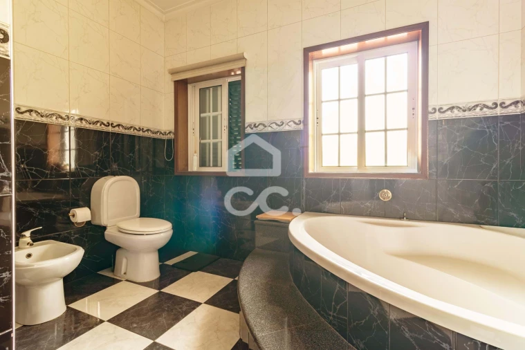 Moradia T3 para Venda em Serzedelo Foto 18