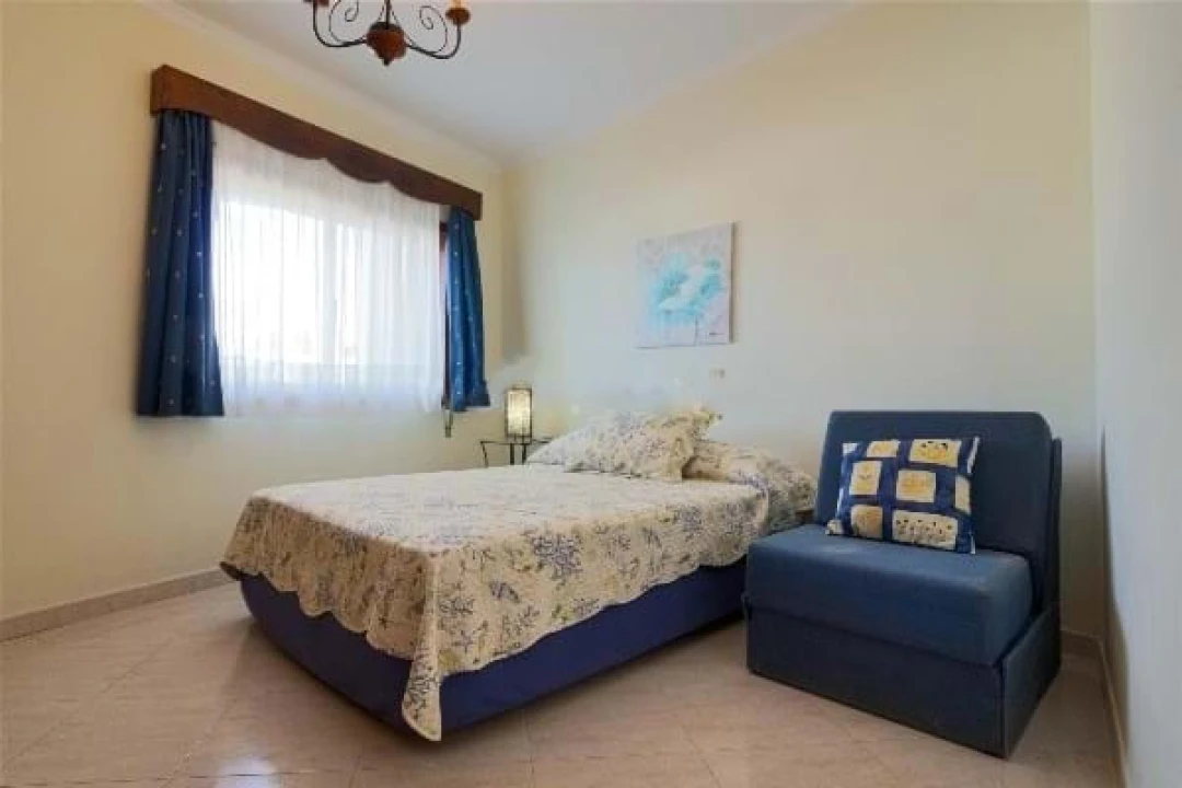 Apartamento T1 para Venda em Quarteira Foto 6