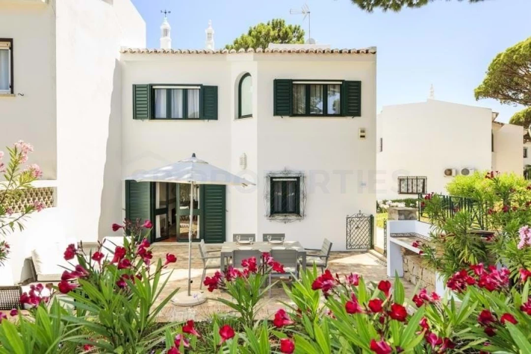 Moradia T3 para Venda em Almancil Foto 8