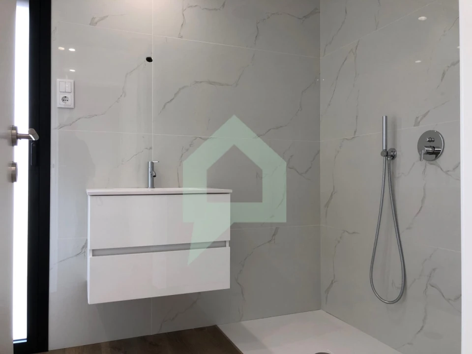 Apartamento T3 para Venda em Arcozelo Foto 11