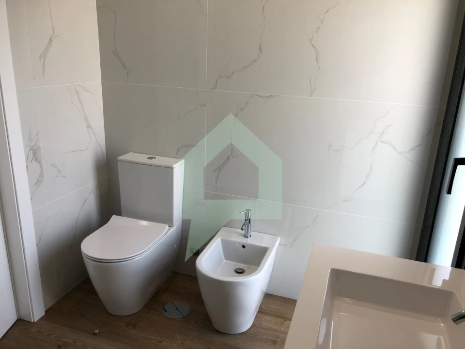 Apartamento T3 para Venda em Arcozelo Foto 12