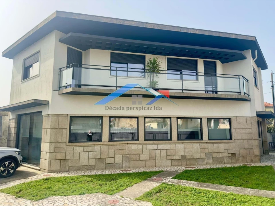 Moradia T4 para Venda em Arrifana Foto 1