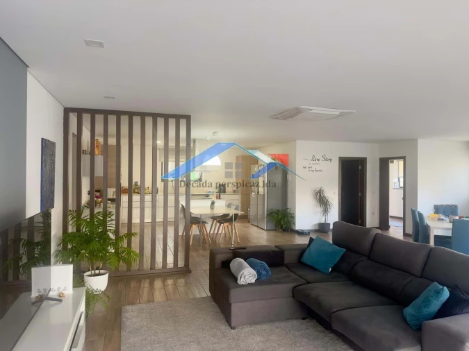 Moradia T4 para Venda em Arrifana Foto 4