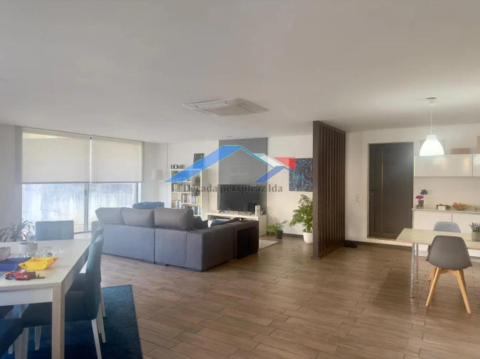 Moradia T4 para Venda em Arrifana Foto 3