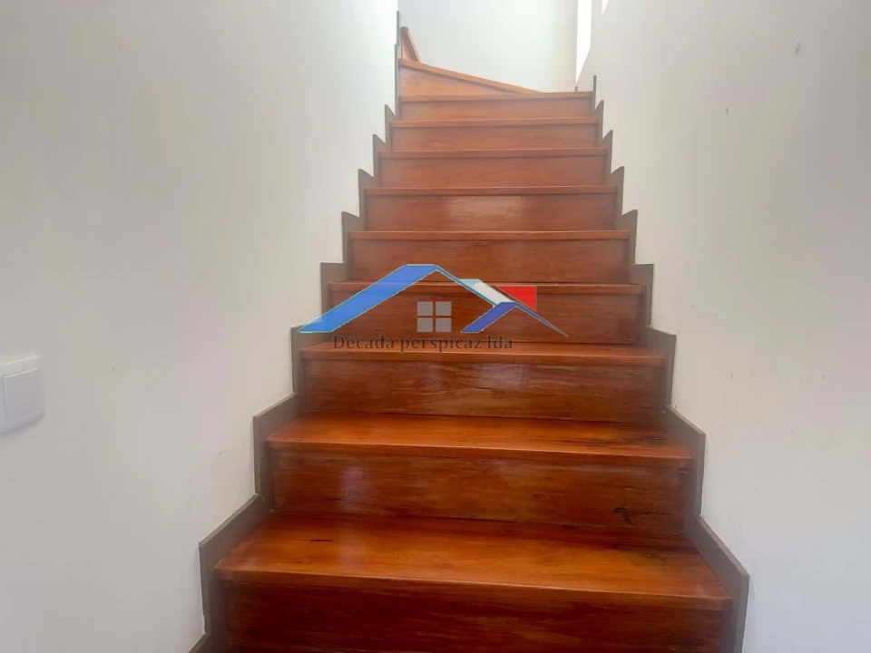 Moradia T4 para Venda em Arrifana Foto 9