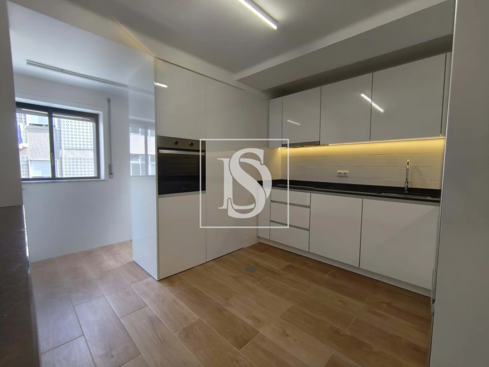 Apartamento T3 para Arrendamento em Oliveira, São Paio e São Sebastião Foto 4