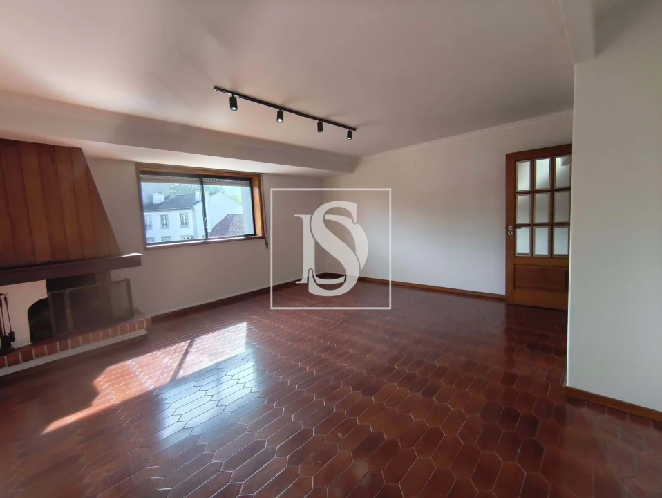 Apartamento T3 para Arrendamento em Oliveira, São Paio e São Sebastião Foto 12