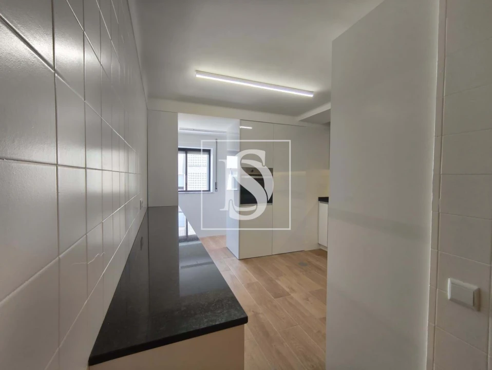 Apartamento T3 para Arrendamento em Oliveira, São Paio e São Sebastião Foto 7