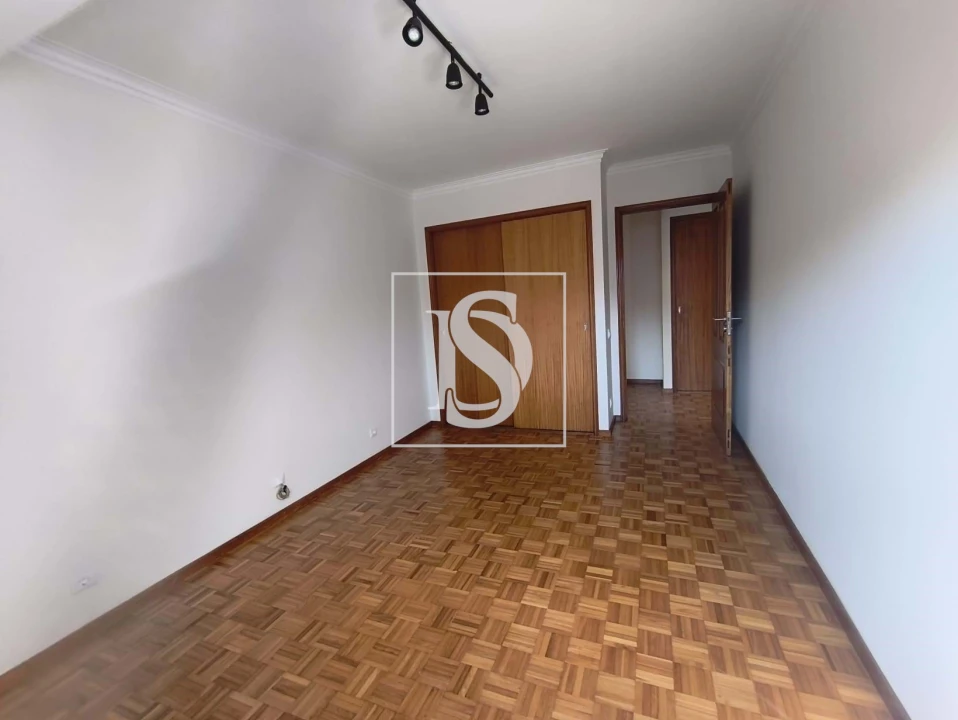 Apartamento T3 para Arrendamento em Oliveira, São Paio e São Sebastião Foto 20