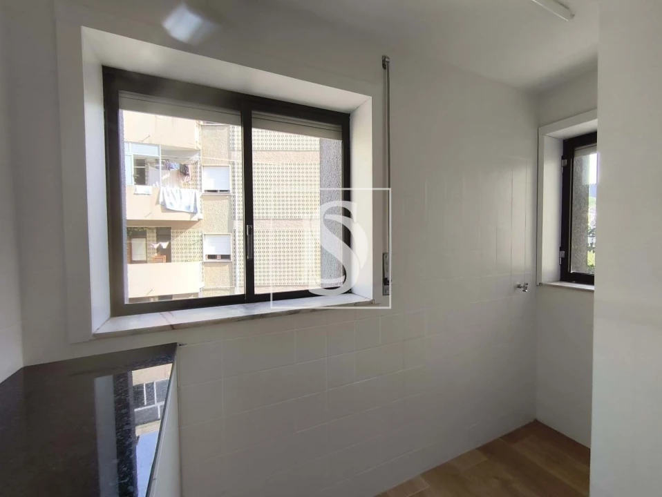 Apartamento T3 para Arrendamento em Oliveira, São Paio e São Sebastião Foto 8