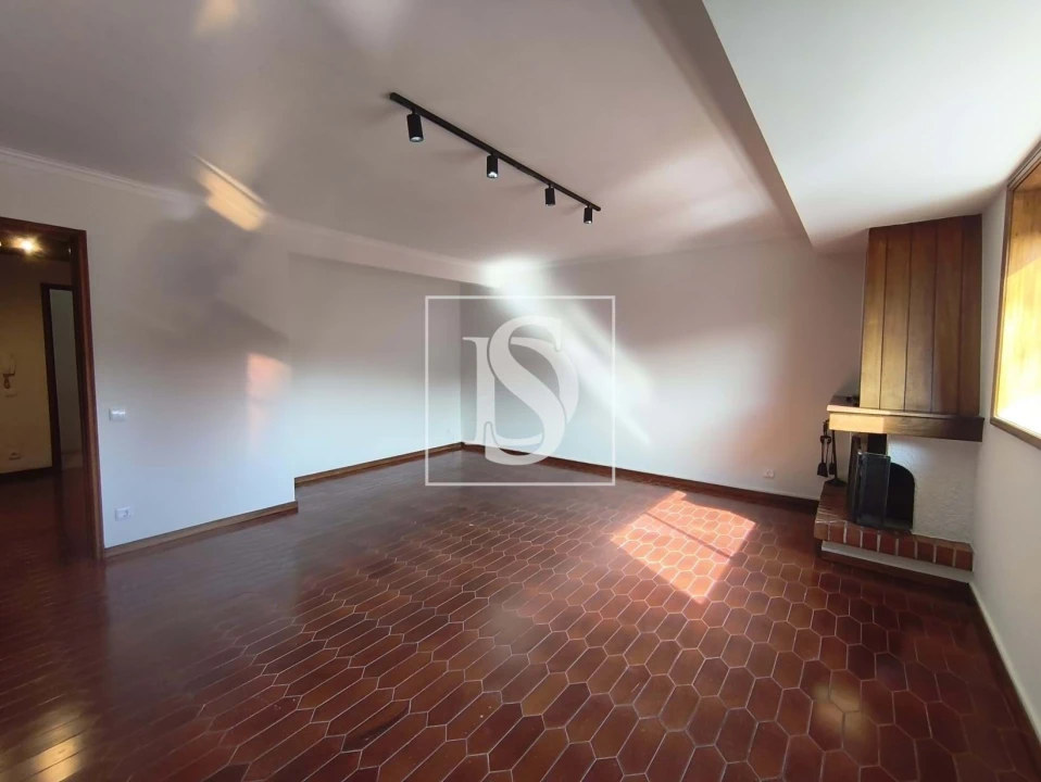 Apartamento T3 para Arrendamento em Oliveira, São Paio e São Sebastião Foto 11