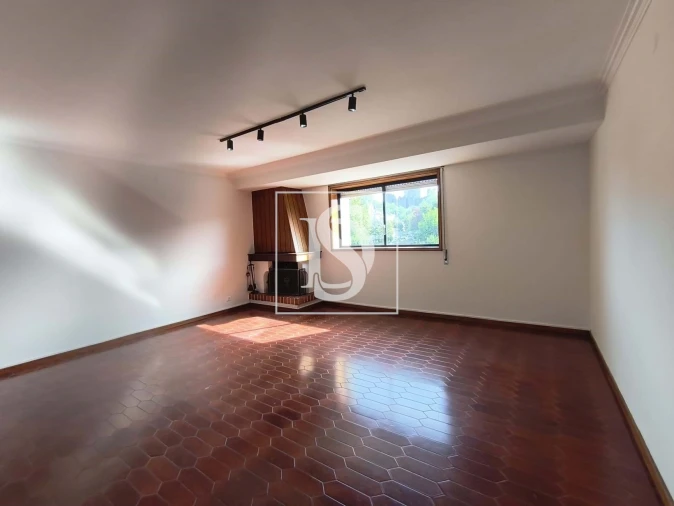 Apartamento T3 para Arrendamento em Oliveira, São Paio e São Sebastião Foto 1